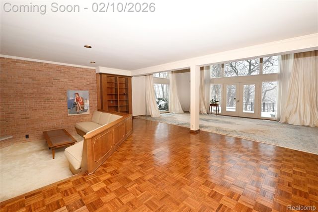 363 Lakewood Drive, Bloomfield Hills, MI 48304