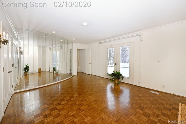 363 Lakewood Drive, Bloomfield Hills, MI 48304