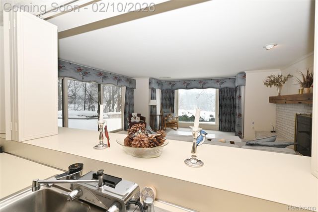 363 Lakewood Drive, Bloomfield Hills, MI 48304