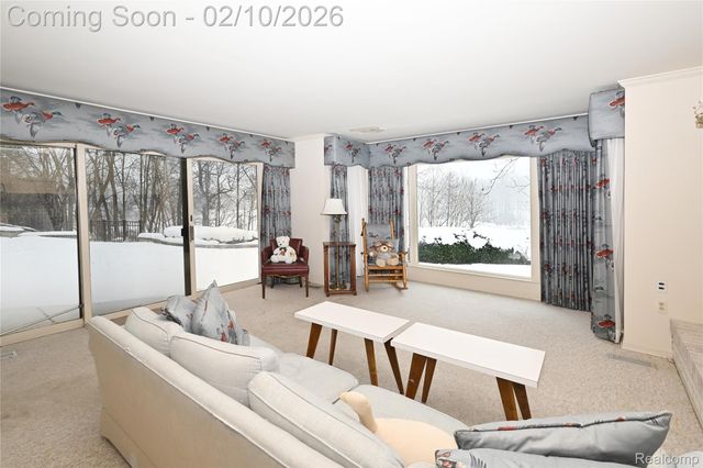 363 Lakewood Drive, Bloomfield Hills, MI 48304