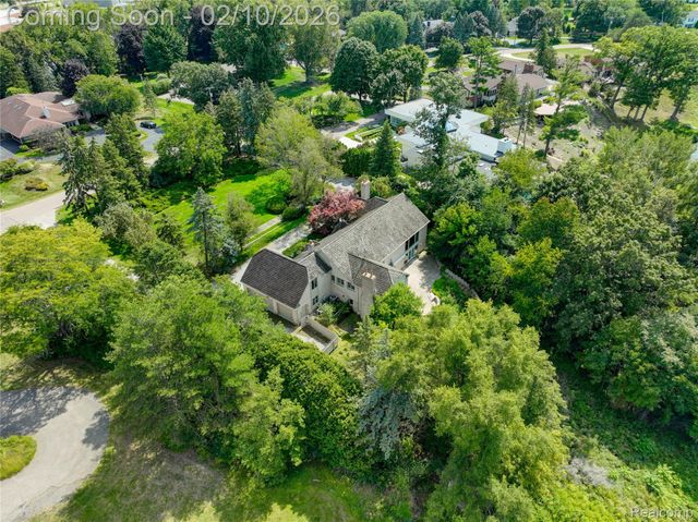 363 Lakewood Drive, Bloomfield Hills, MI 48304