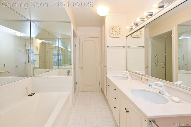 363 Lakewood Drive, Bloomfield Hills, MI 48304