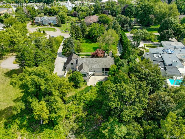 363 Lakewood Drive, Bloomfield Hills, MI 48304