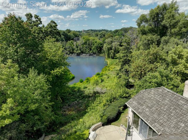 363 Lakewood Drive, Bloomfield Hills, MI 48304
