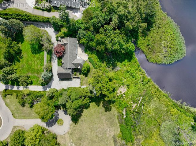 363 Lakewood Drive, Bloomfield Hills, MI 48304