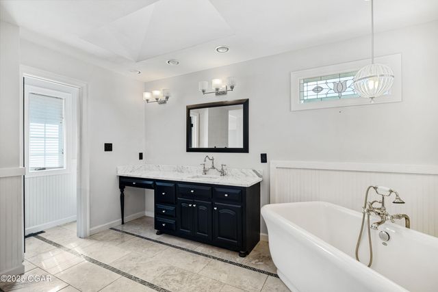 712 W 42nd Street, Joplin, MO 64804