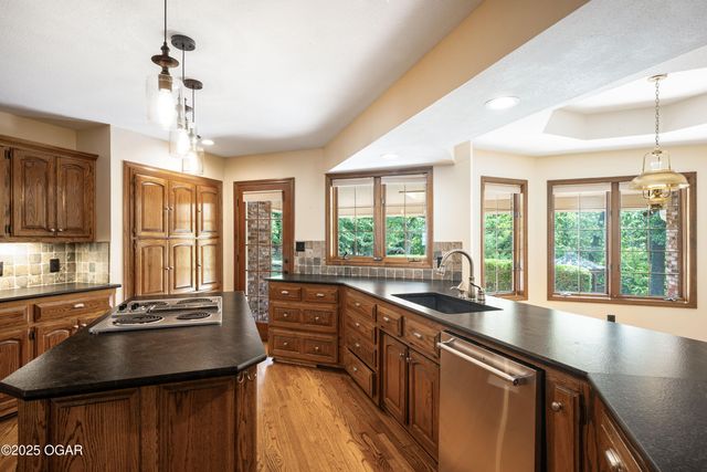 712 W 42nd Street, Joplin, MO 64804