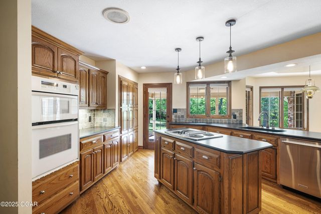 712 W 42nd Street, Joplin, MO 64804