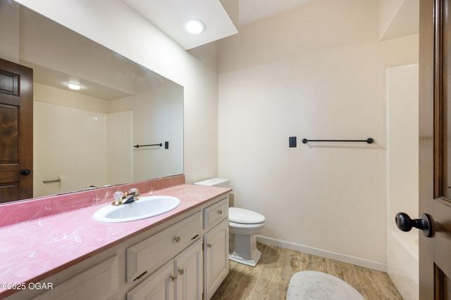 712 W 42nd Street, Joplin, MO 64804