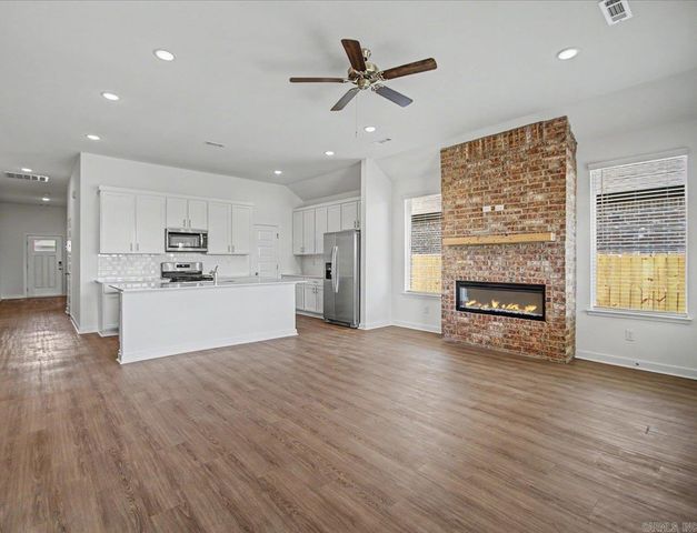 105 Molly Lane, Maumelle, AR 72113