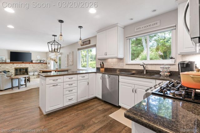 2711 Limerick Lane, Troy, MI 48098