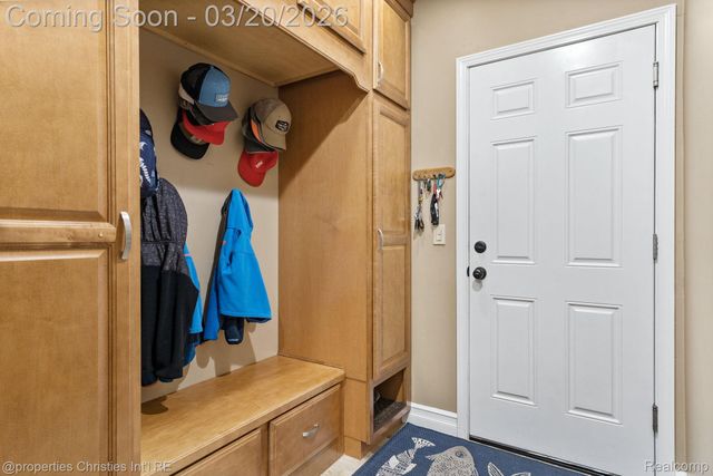 2711 Limerick Lane, Troy, MI 48098