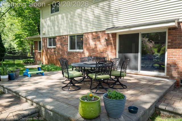 2711 Limerick Lane, Troy, MI 48098