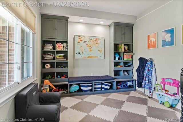 2711 Limerick Lane, Troy, MI 48098