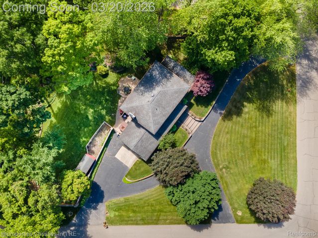 2711 Limerick Lane, Troy, MI 48098