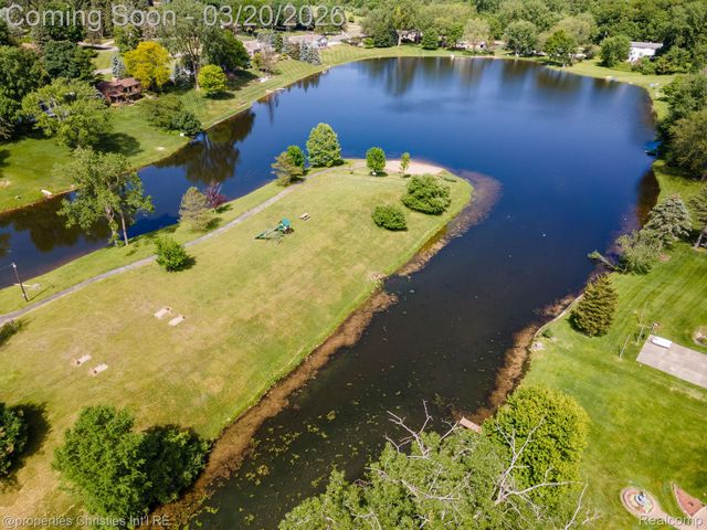 2711 Limerick Lane, Troy, MI 48098