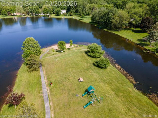 2711 Limerick Lane, Troy, MI 48098