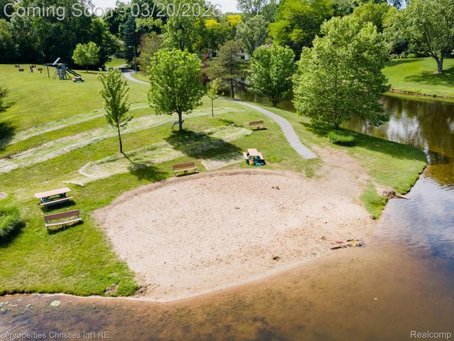 2711 Limerick Lane, Troy, MI 48098