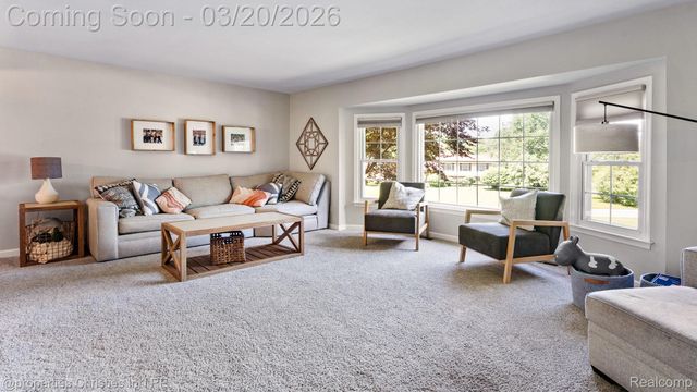 2711 Limerick Lane, Troy, MI 48098