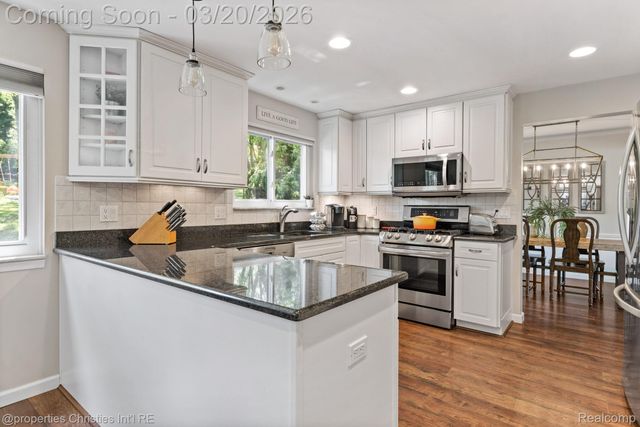 2711 Limerick Lane, Troy, MI 48098