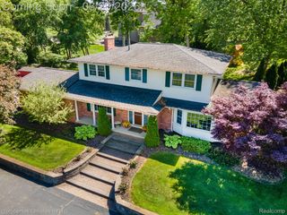 2711 Limerick Lane, Troy, MI 48098