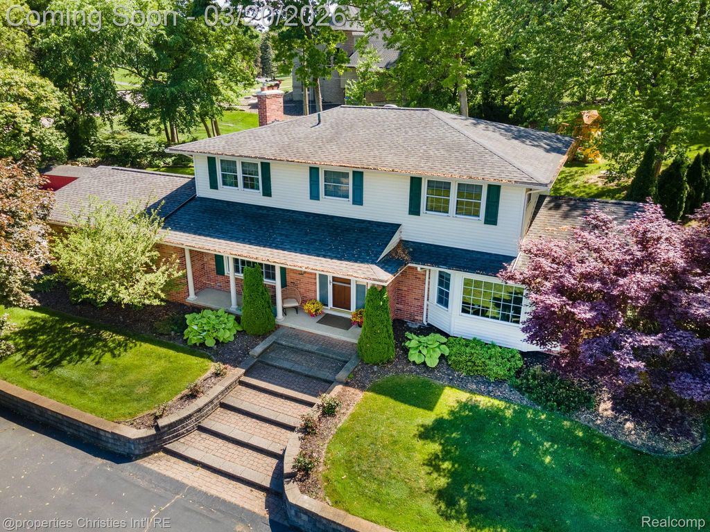 2711 Limerick Lane, Troy, MI 48098