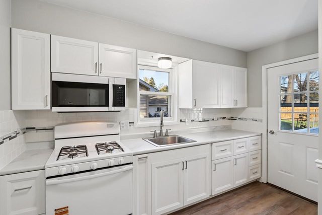 323 Center Avenue, Janesville, WI 53548