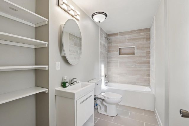 323 Center Avenue, Janesville, WI 53548