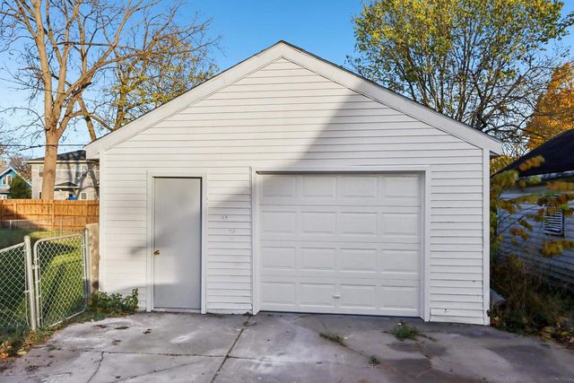 323 Center Avenue, Janesville, WI 53548