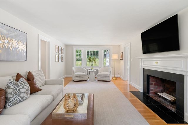 37 Salisbury Dr, Westwood, MA 02090