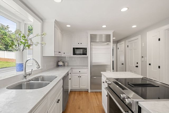 37 Salisbury Dr, Westwood, MA 02090