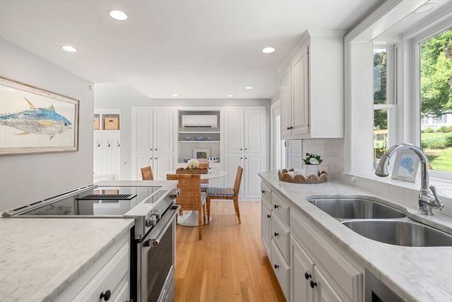 37 Salisbury Dr, Westwood, MA 02090