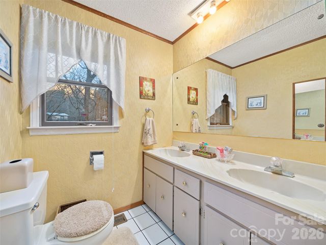 1280 Hamburg Road, Bakersville, NC 28705