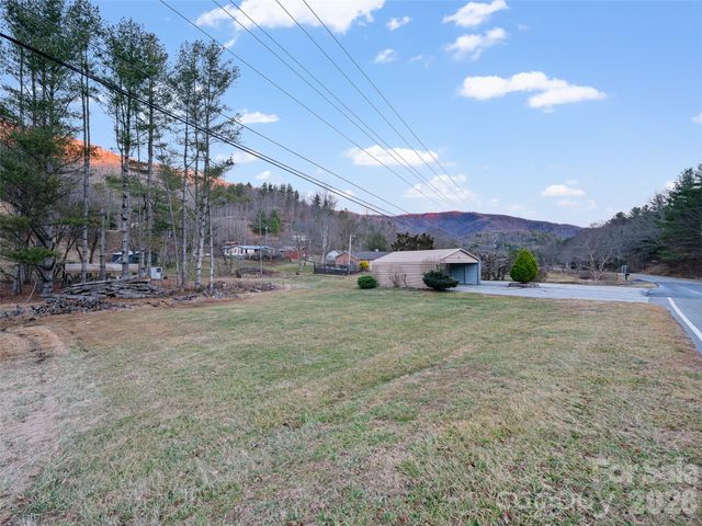 1280 Hamburg Road, Bakersville, NC 28705