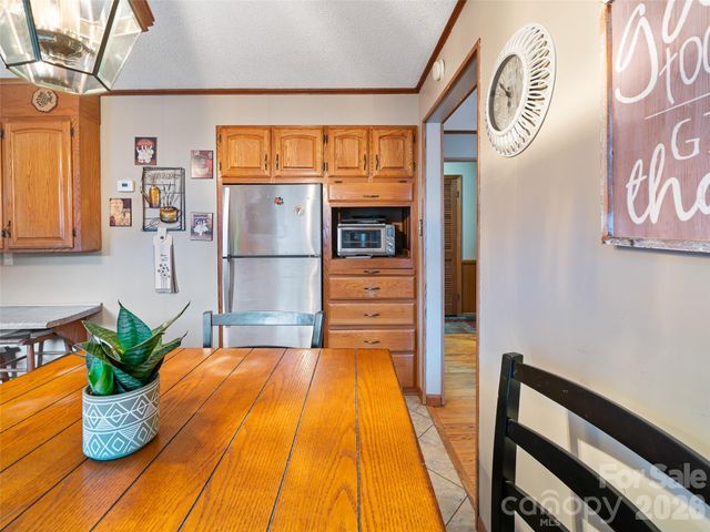 1280 Hamburg Road, Bakersville, NC 28705