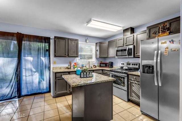 5672 Woodstock Court, Gautier, MS 39553