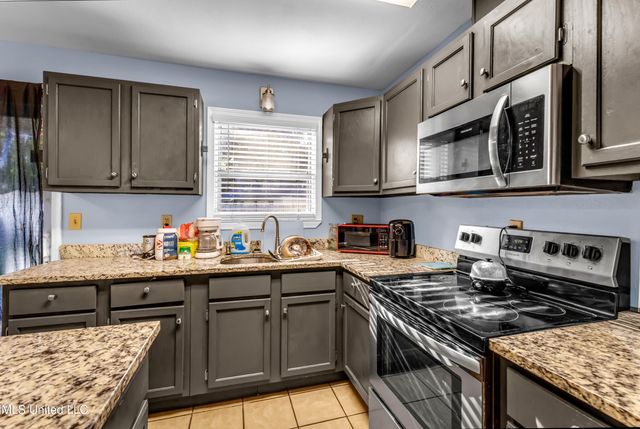 5672 Woodstock Court, Gautier, MS 39553