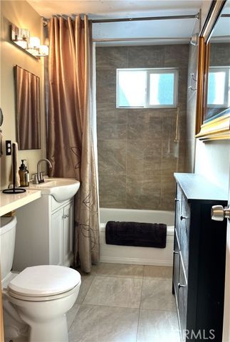 20800 Clark Street, Woodland Hills (los Angeles), CA 91367