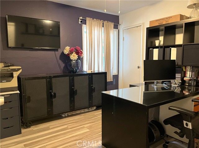 20800 Clark Street, Woodland Hills (los Angeles), CA 91367