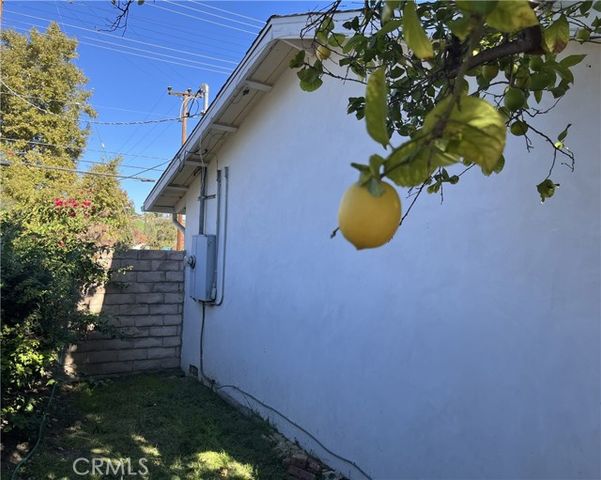 20800 Clark Street, Woodland Hills (los Angeles), CA 91367