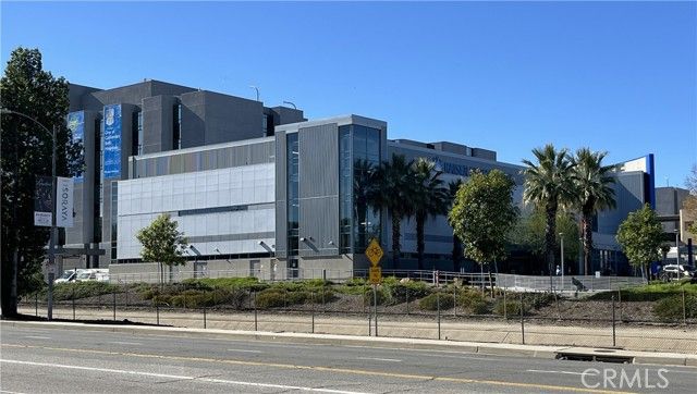 20800 Clark Street, Woodland Hills (los Angeles), CA 91367