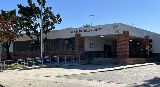 20800 Clark Street, Woodland Hills (los Angeles), CA 91367