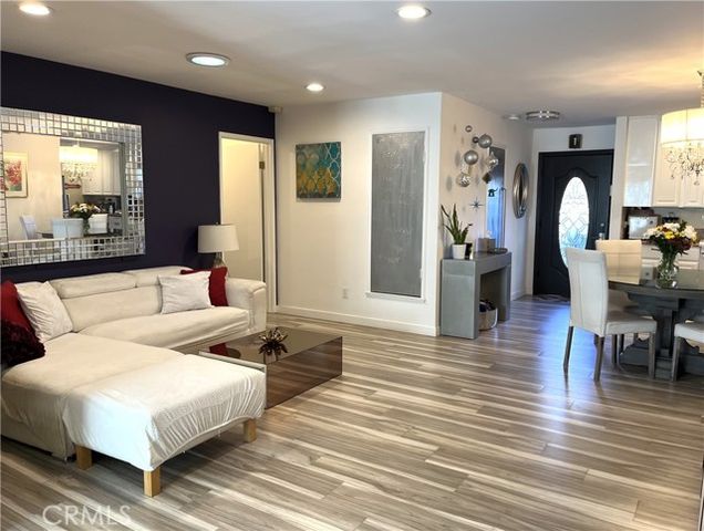 20800 Clark Street, Woodland Hills (los Angeles), CA 91367