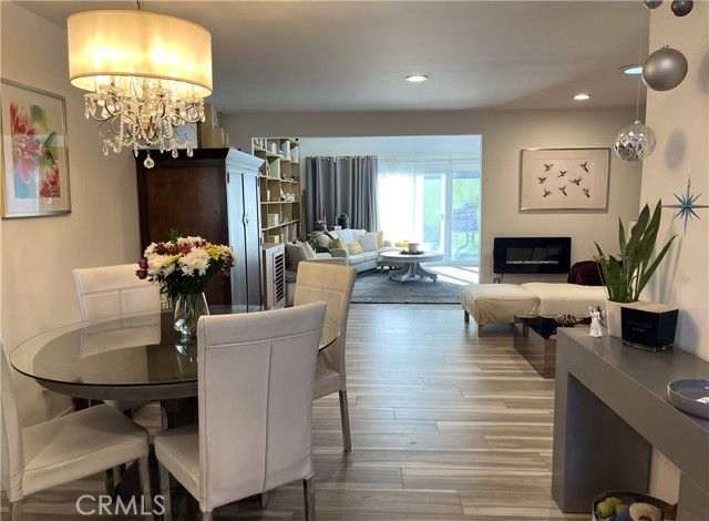 20800 Clark Street, Woodland Hills (los Angeles), CA 91367