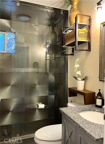 20800 Clark Street, Woodland Hills (los Angeles), CA 91367