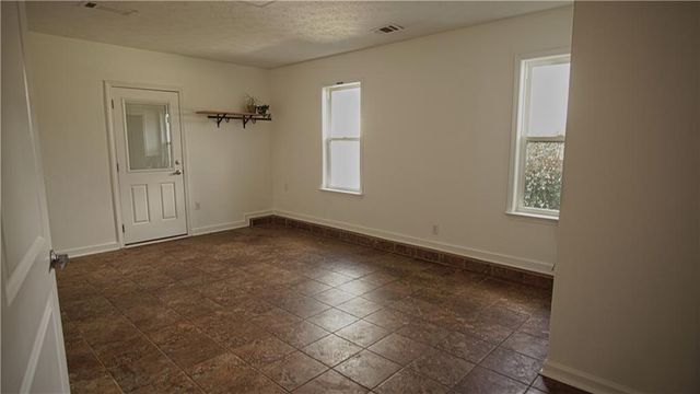 135 Dixie Lane, Covington, GA 30014