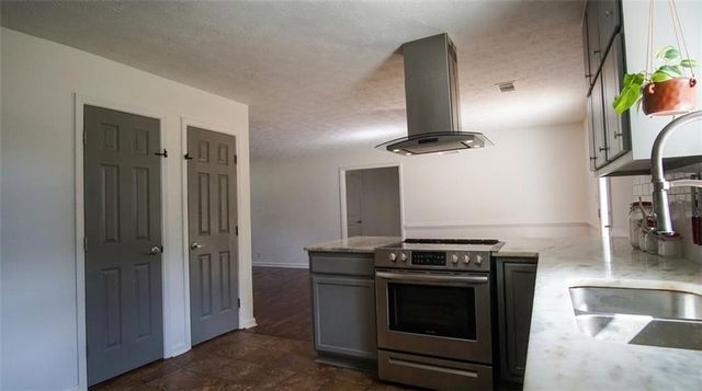 135 Dixie Lane, Covington, GA 30014