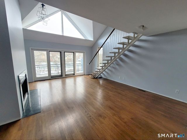 2 Front Street 2J, New Haven, CT 06513