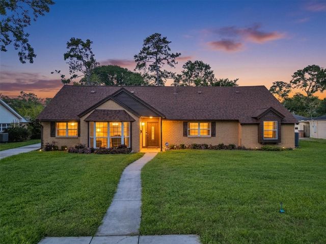 3017 Inwood Drive, Dickinson, TX 77539