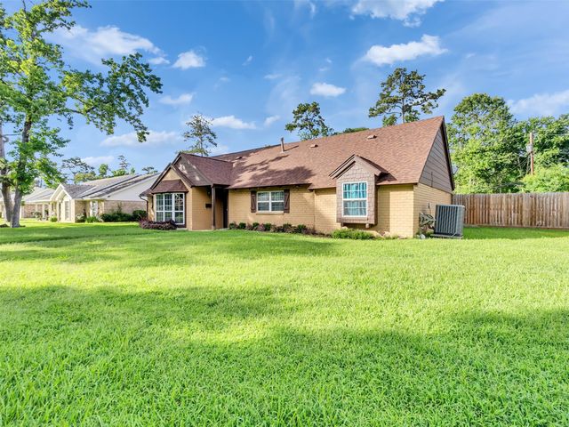3017 Inwood Drive, Dickinson, TX 77539